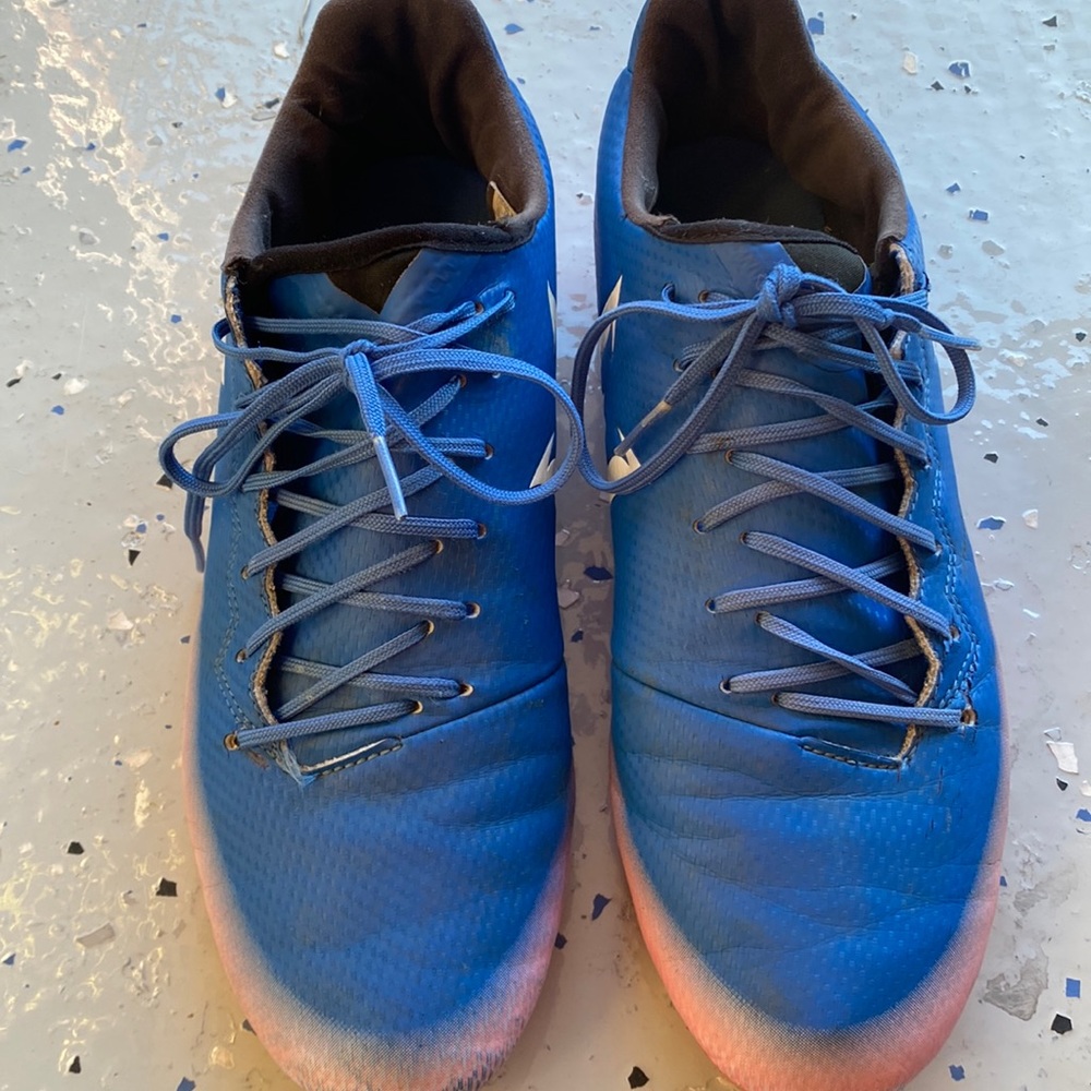 Soccer cleats
